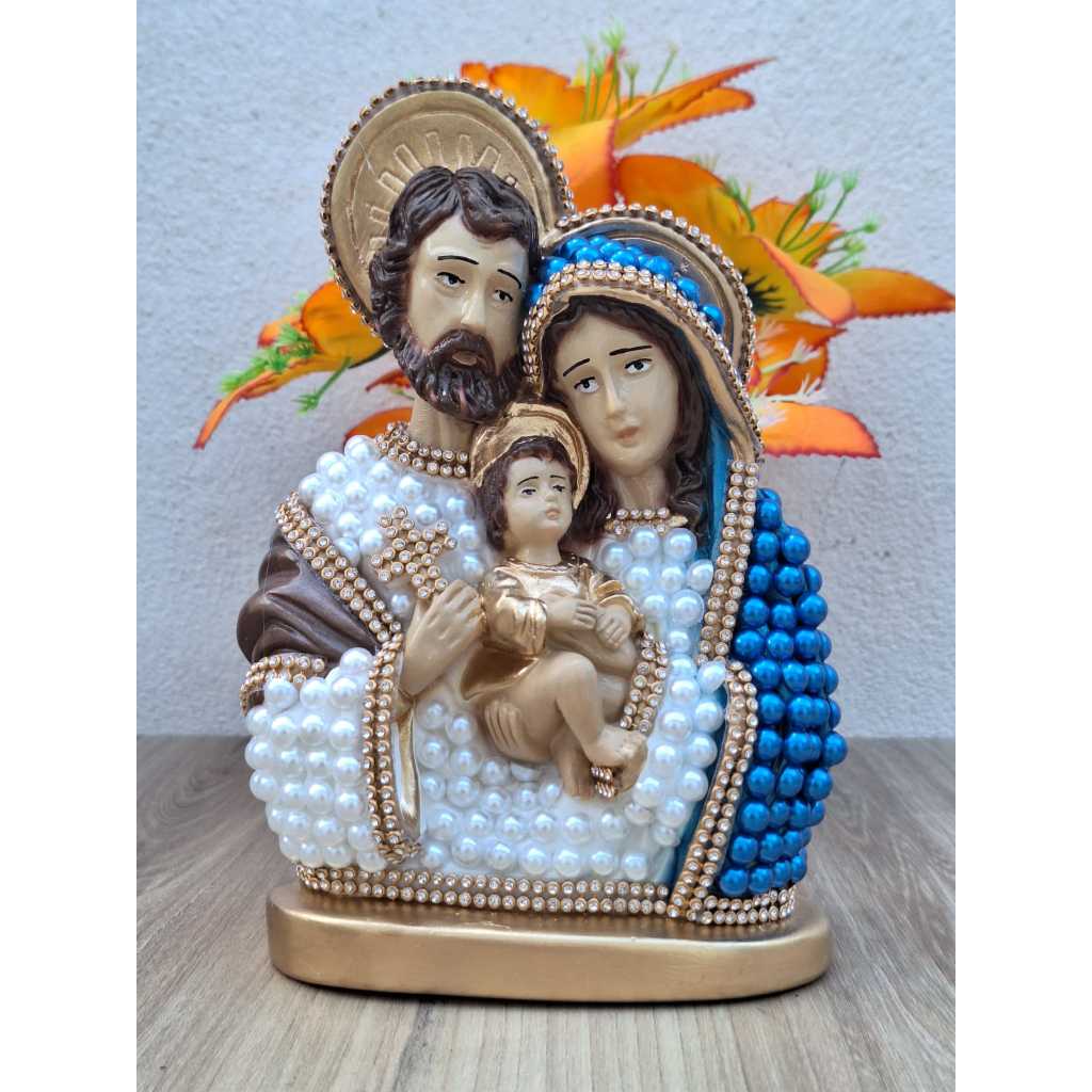 Imagem Sagrada Família Colorida e com Pérolas e Strass - 20 cm para casamento e batizado em Oferta na Shopee