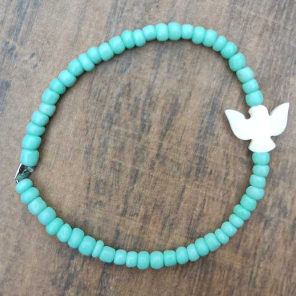 Pulseira Cristal Verde Claro Divino Espírito Santo Religiosa Unissex Fé Proteção Acessório Católico Presente