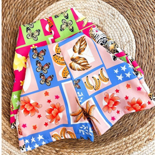 Short Alfaiataria Inspiração verão Borboletas estampadas Coleção Casual com bolso e cintura Alta