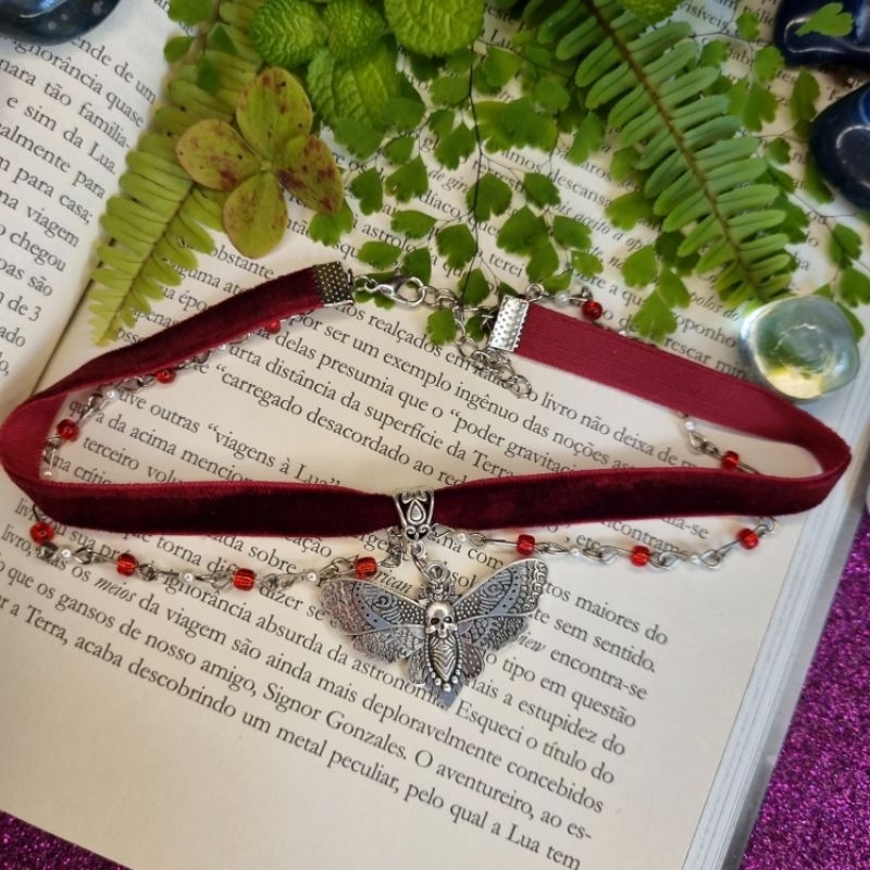 Choker Moth mariposa caveira gótico rock punk veludo miçanga colar