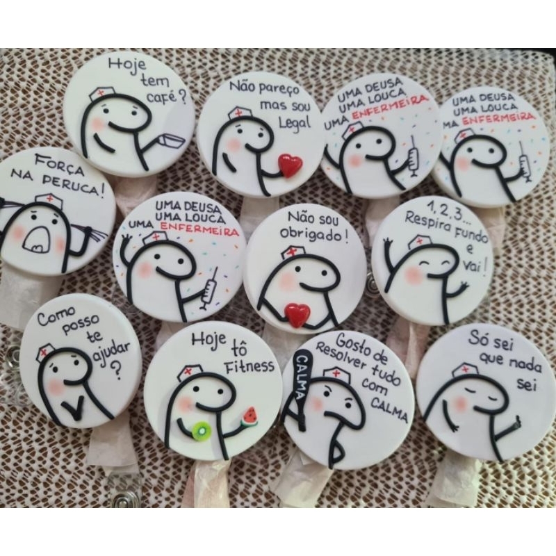 Porta crachá retrátil Flork em biscuit personalizados em Oferta na Shopee