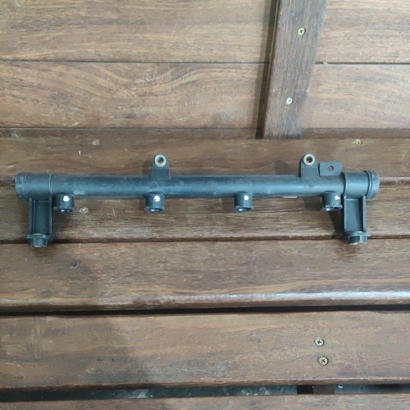 Flauta dos bicos injetores Astra zafira 1.8 e 2.0. 93275195
