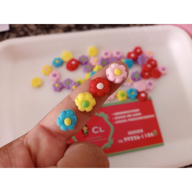 confeitos de açúcar florzinha pacote com 50 unidade