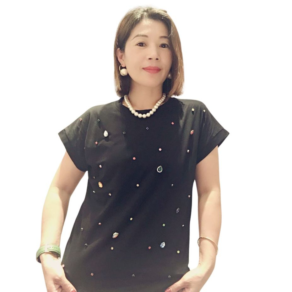 Blusinha Tshirt em Pedraria Manga Curta em Algodão - Moda Feminina