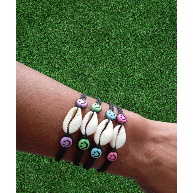 Tornozeleira/ Pulseira em macrame artesanal moda praia com buzios natural