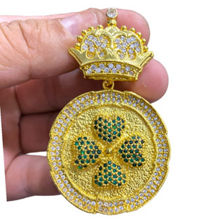 Pingente trevo da sorte com coroa banhado a ouro 18k