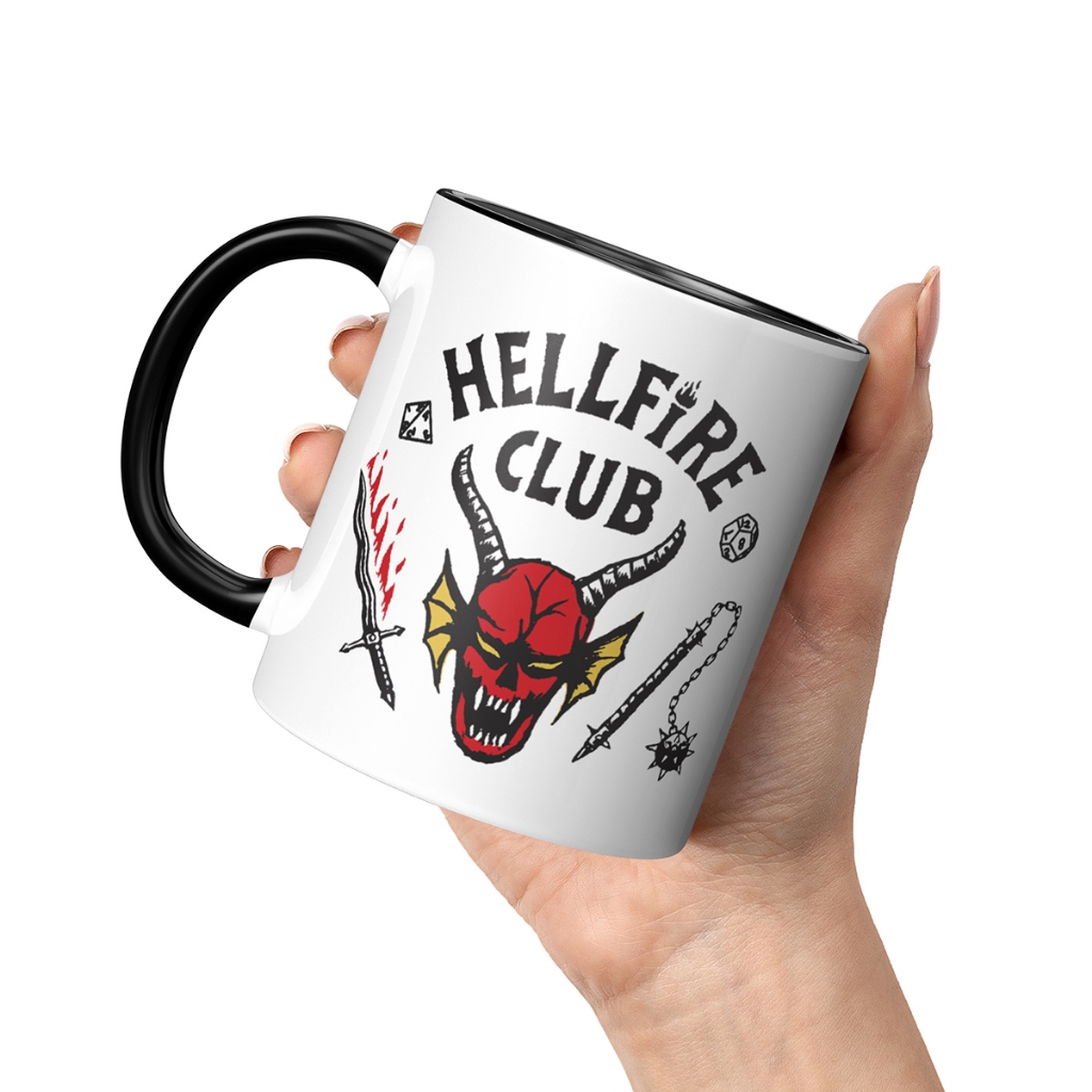 Caneca xícara cerâmica porcelana Hellfire Club série Stranger Things 4 presente nome Geek RPG Hell fire Dustin Eddie Munson Lucas