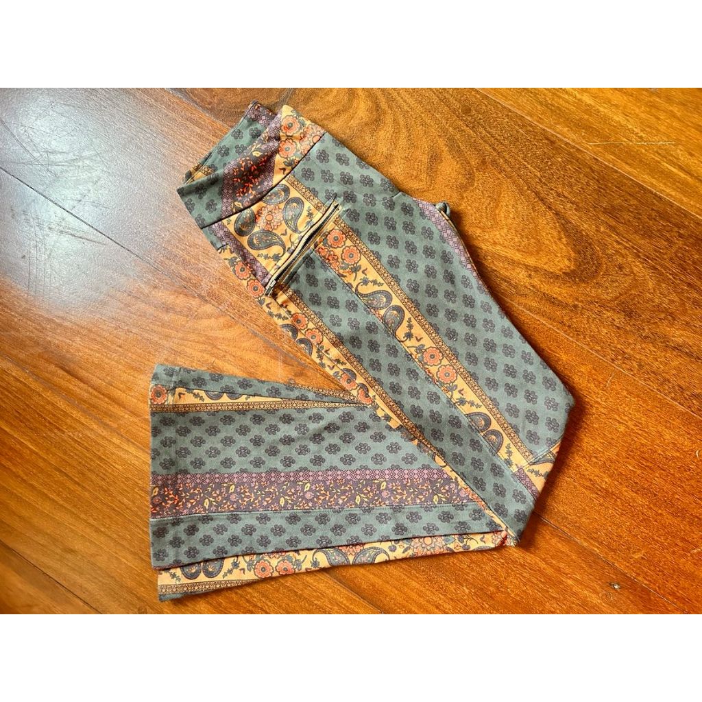 Calça TAMANHO PP Flare Camurça RENNER Veludo Étnica Florida Boho, brechó