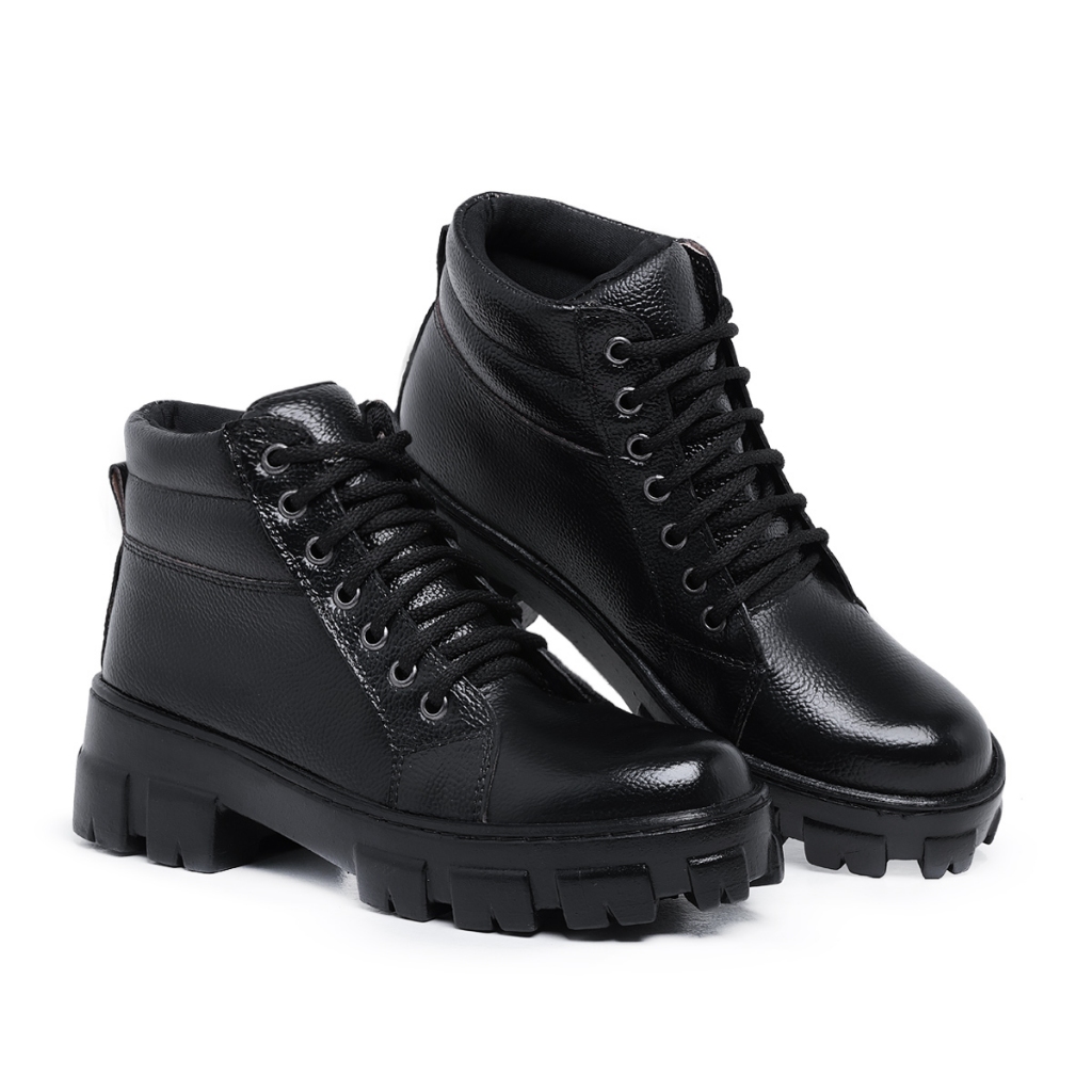 Bota Coturno Feminina Blogueira Tratorada Couro Cano Baixo.