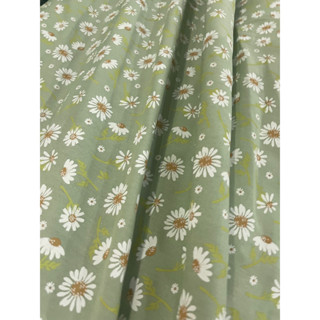 Tecido Tricoline Estampa de Margaridas Brancas sobre Fundo Verde Folha 100% Algodão