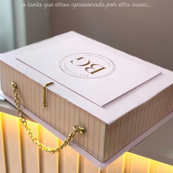 Maleta Luxo Cartonada para cursos ou convite de padrinhos 22X30X8