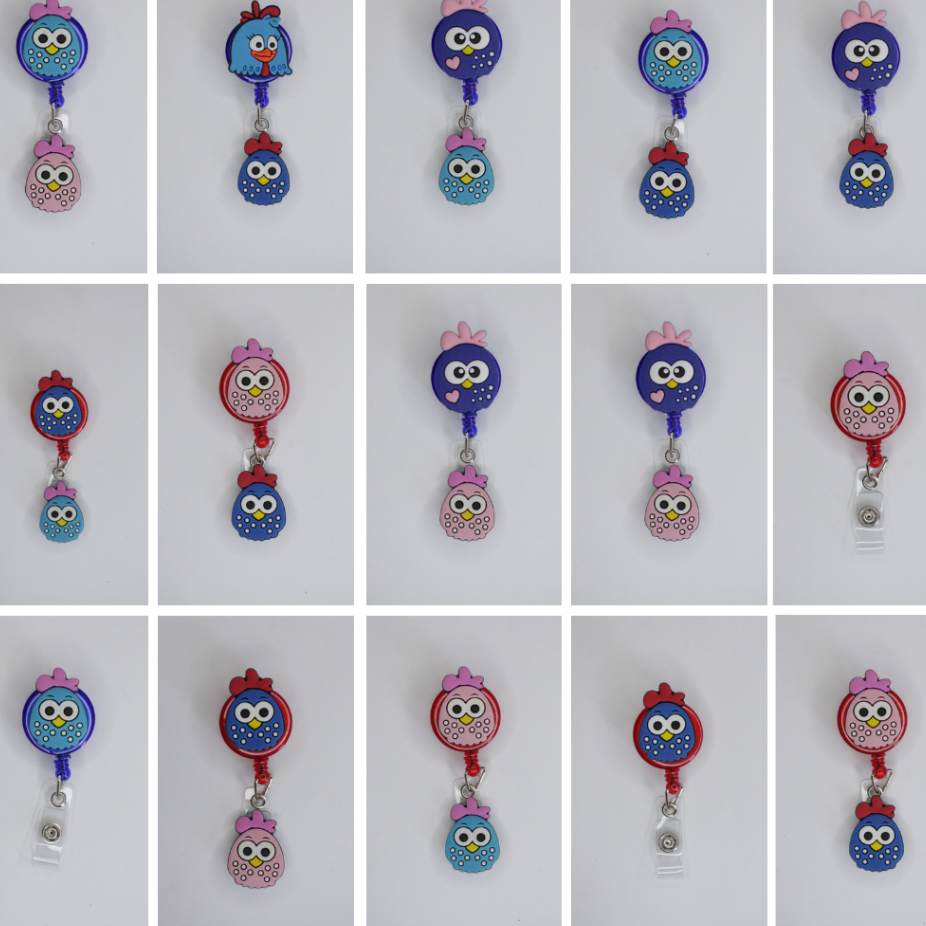 Porta Crachá Retrátil Roller Clip Personalizados Temático Galinha Pintadinha | Galinhas | Baratinha | Popó | Pintinho Amarelinho | Galo Carijó | Galinha Mini | Seu Lobato | Borboletinha | Sapo Cururu