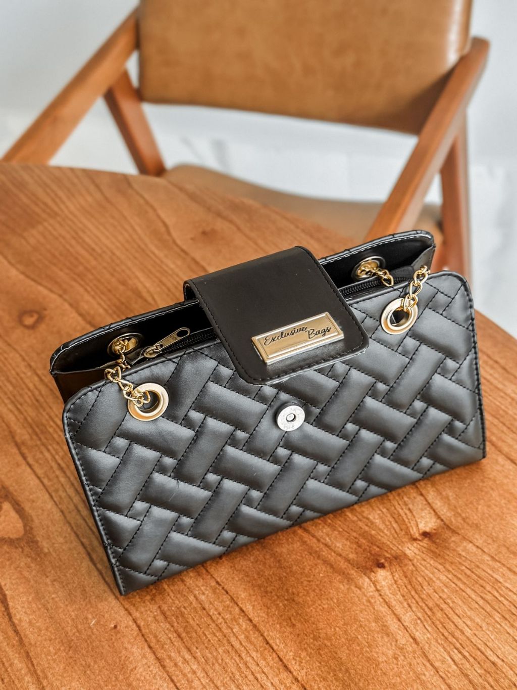 Bolsa Feminina Grande Bordada Transversal E De Ombro Alça Corrente Glamour