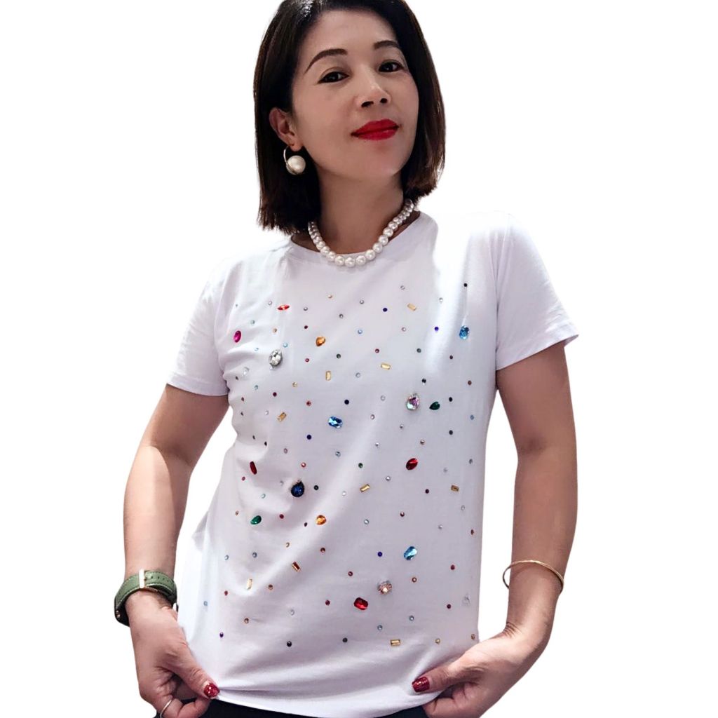 Blusa Tshirt Manga Curta em Pedraria Gola Redonda - Moda Feminina