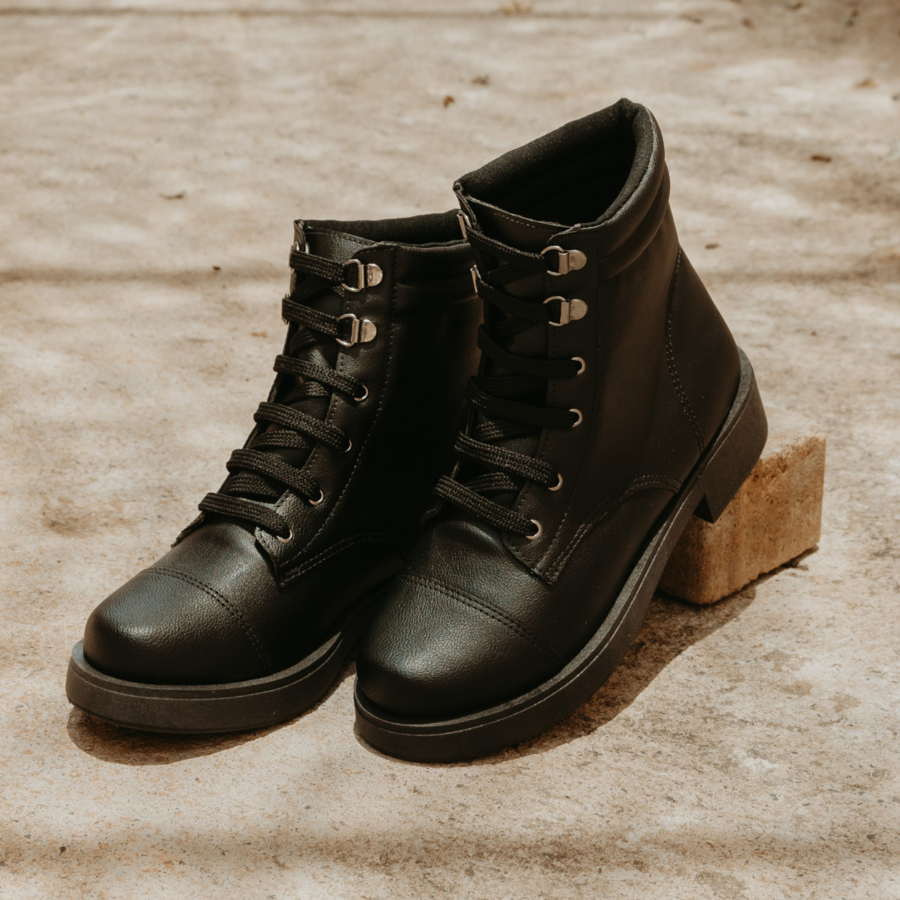 Coturno Feminino Preto Bota Sola Baixa Rebite de Cadarço Conforto Costurada Mulher Tratorado Off White Moda 2024 Europa