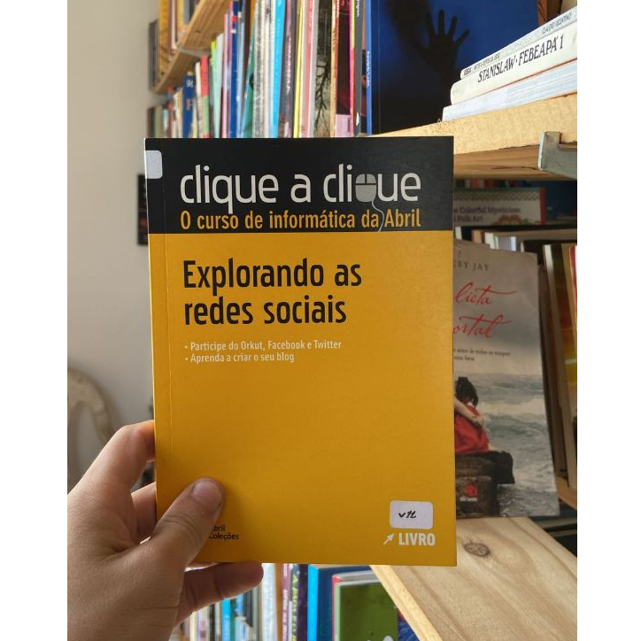 Clique a clique explorando as redes sociais livros de capa comum