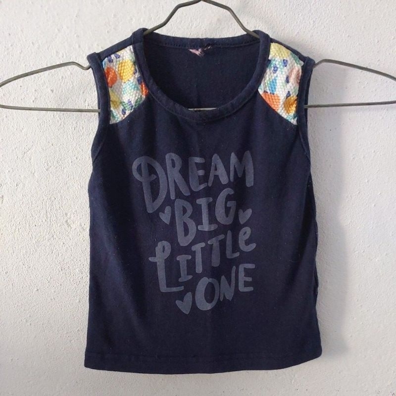 Camiseta azul marinho infantil usada tamanho 2