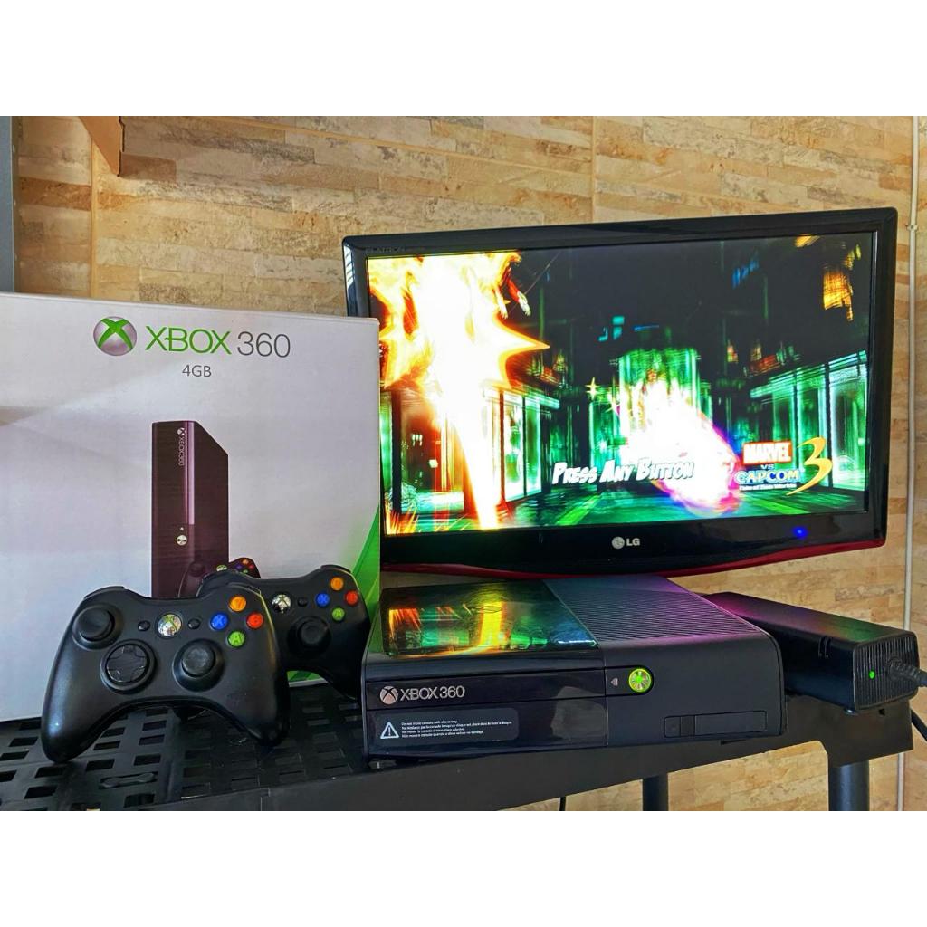 Xbox 360 4gb original  seminovo + 2 controles + 1 jogo+garantia + nota fiscal (bloqueado) em Oferta na Shopee
