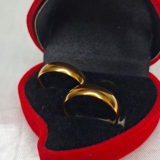 Par De Aliança De Casamento Namoro Compromisso Lisa 6mm Banhada a Ouro Aço Inoxidável e Caixa de Veludo Vermelha