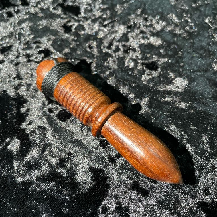 PÊNDULO DE MADEIRA TÉCNICO CHUMBO EGÍPCIO MESTRE