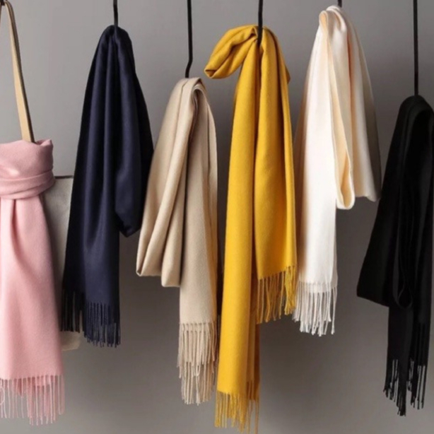 Cachecol Pashmina Lenço V038 Unissex femenino e Masculino Lisa de poliester de 230g com franjas Muito Confortável e Fino