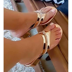 Sandália tamanquinho de salto baixo bloquinho com rosto asa delta com brilho Cris