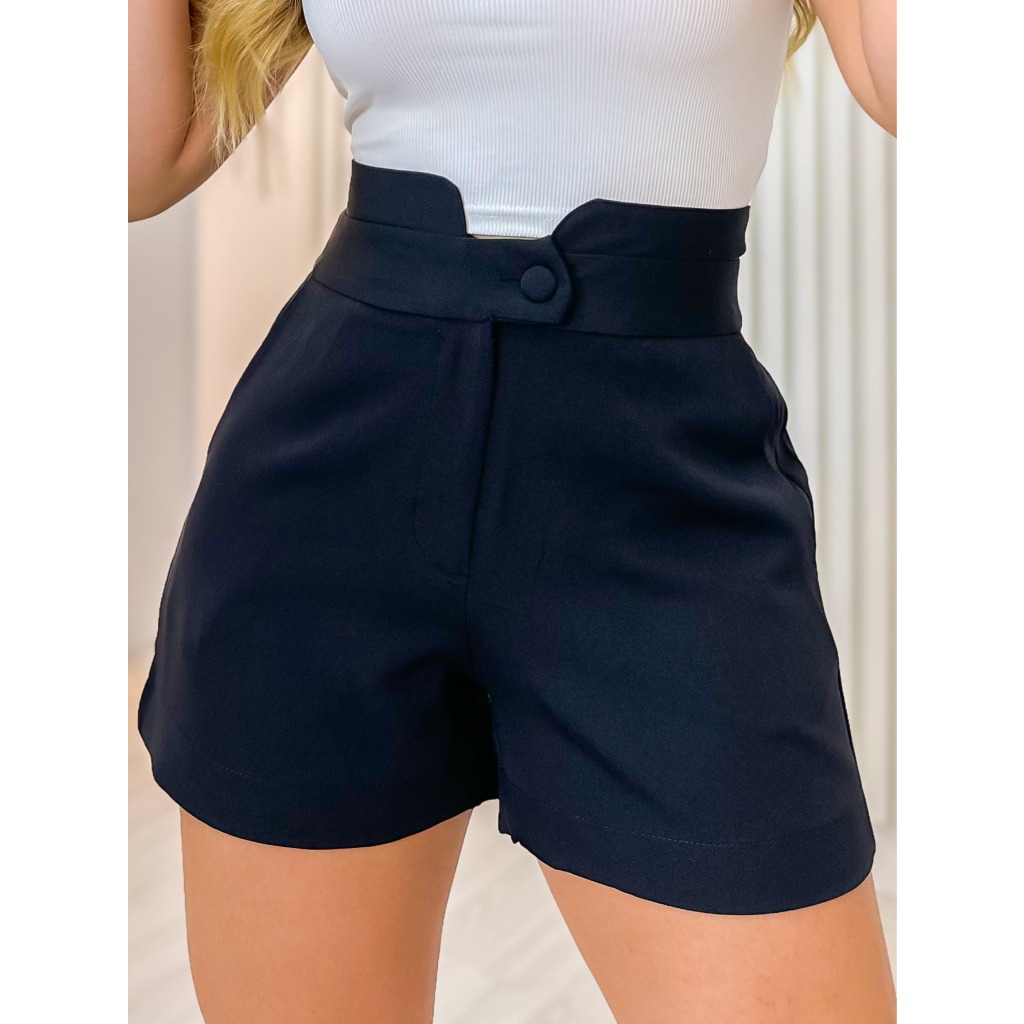 EMILI Short Feminino Alfaiatario Cós Alto / Botão Forrado/ Bolsos  Funcionais/ Detalhe na ...
