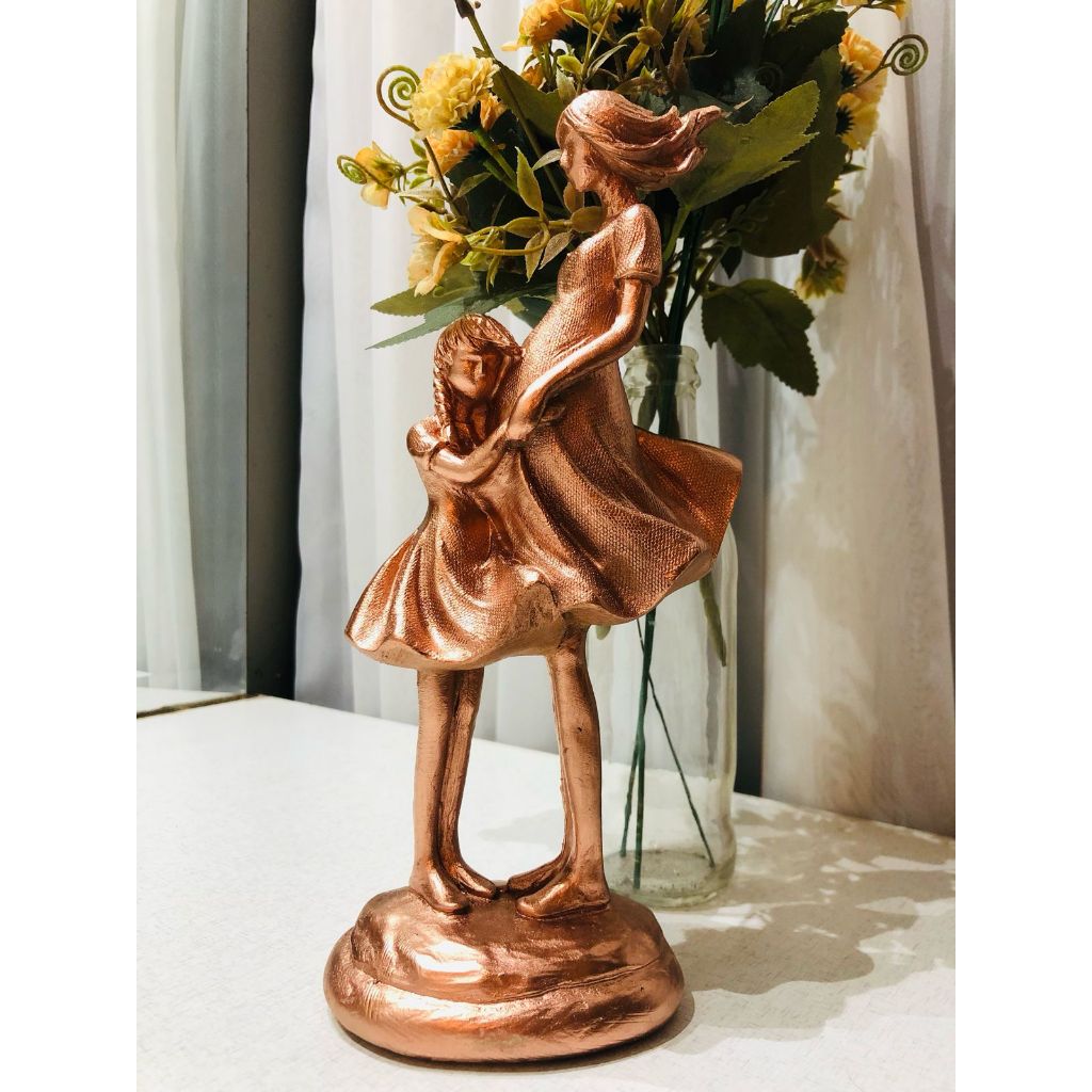 Estátua Família Mãe Grávida E Filha Em Resina Decoração Casa