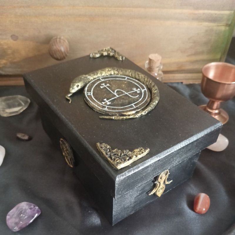 Caixa para tarô, cristais e ervas da bruxa sagrado feminino deusa fases da lua sigilo de lilith chave de hécate wicca