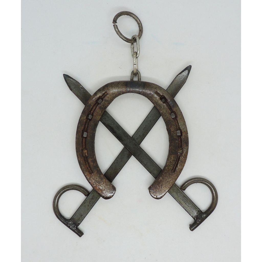 Ferradura com Espadas Envernizada para parede em Oferta na Shopee