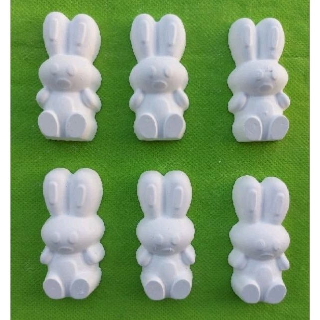 Kit com 40 Peças de Gesso Cru TEMA Coelho da Páscoa para Recreação Infantil, pintar, colorir, criar