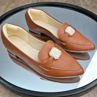 Sapatilha feminina bico fino mocassim Marrom enfeite pedra