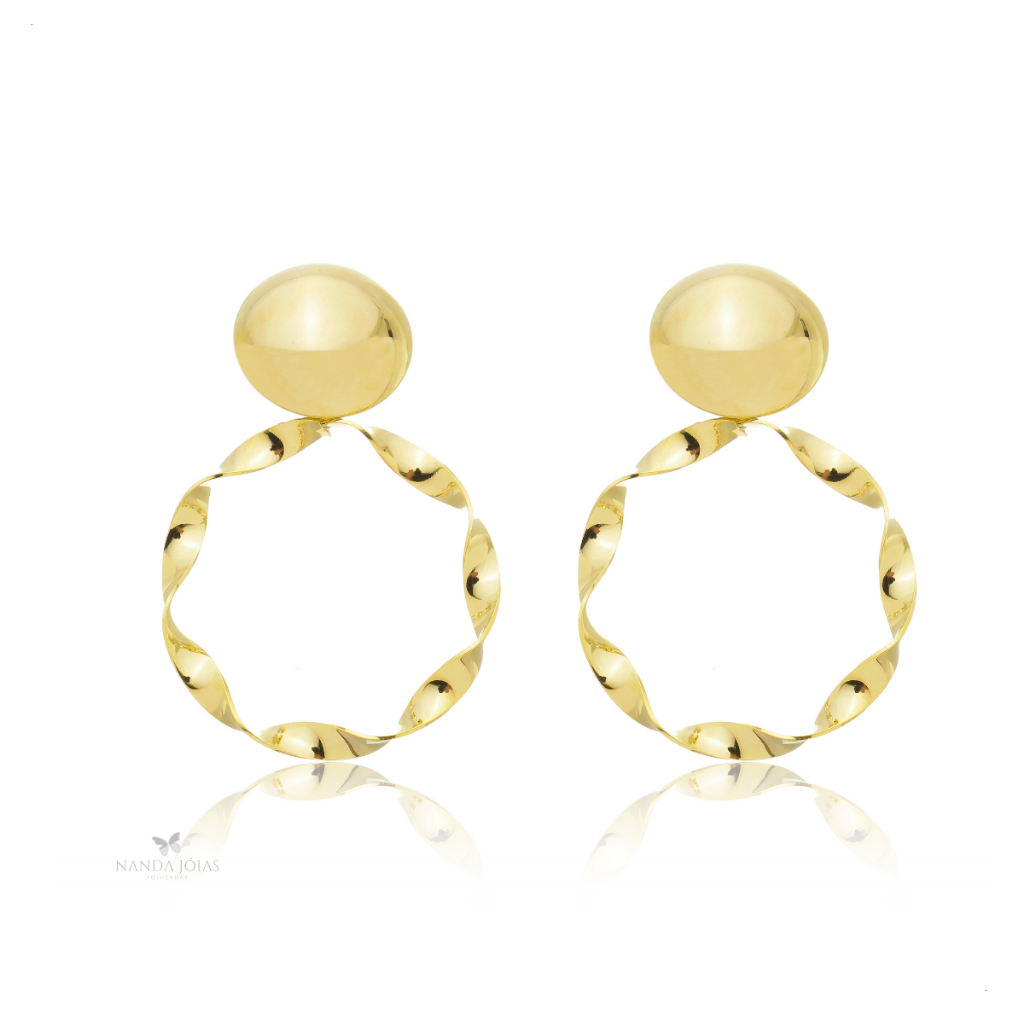 Brinco Feminino Elegante Luxo Base Redonda Com Aro Torcido Banhado Folheado A Ouro 18k
