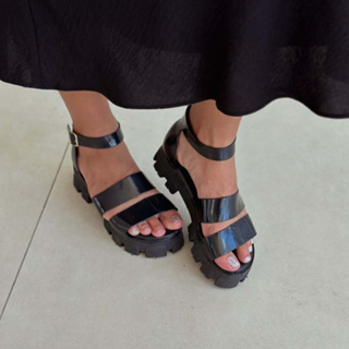 Sandália Model Tratorada Plataforma Feminina Injetada Em Pvc Barato Várias Cores Com Palmilha Confort em Oferta na Shopee