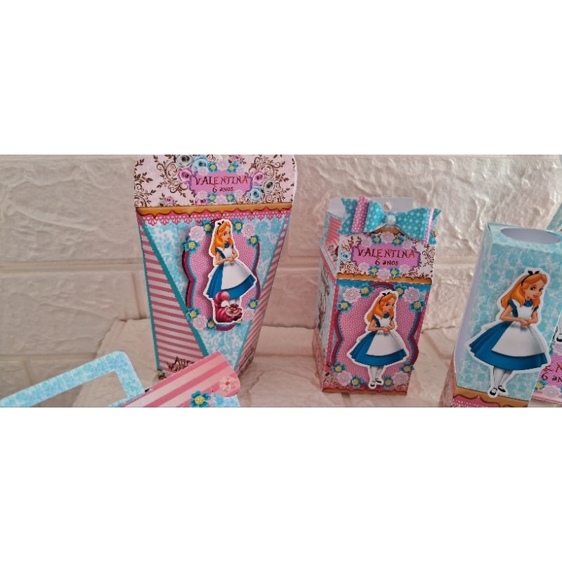 Alice no País das Maravilhas lembrancinhas de aniversário kit festa 70 itens personalizados Alice no País das Maravilhas