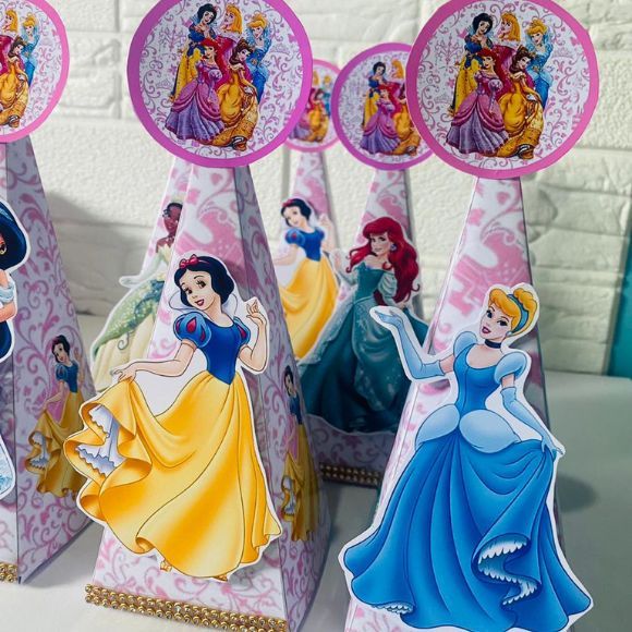 caixa cone/pirâmide as princesas Disnay personalizadas caixinhas lembrancinhas