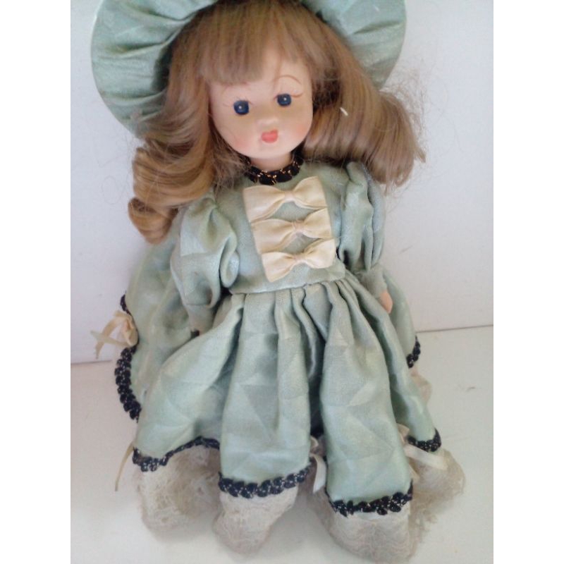 Bela Boneca De Porcelana Antiga Cabelo Castanho