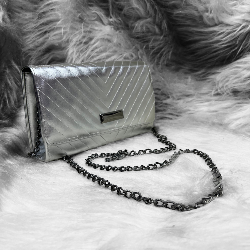 Bolsa bordada Metalizada tiracolo com corrente Estilo V em Oferta na Shopee