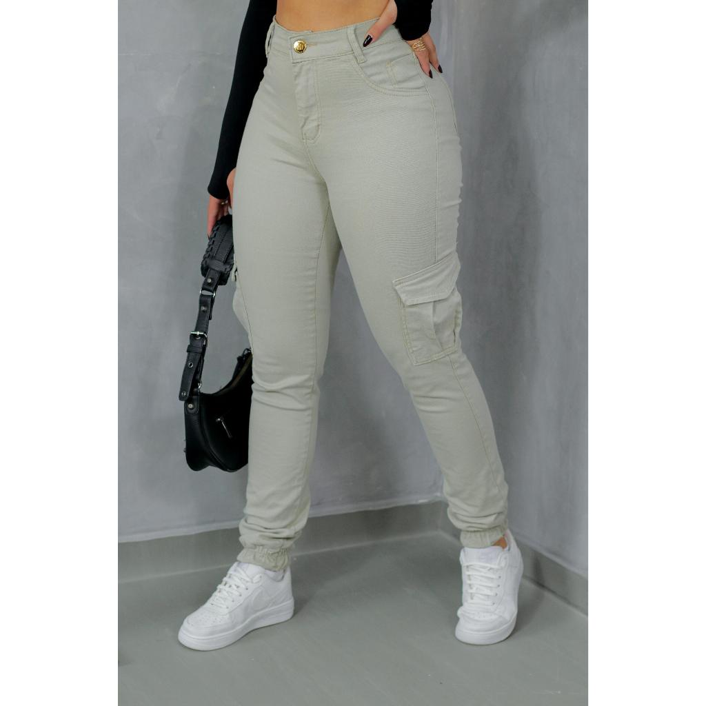 calça jogger cargo com bolso lateral feminina