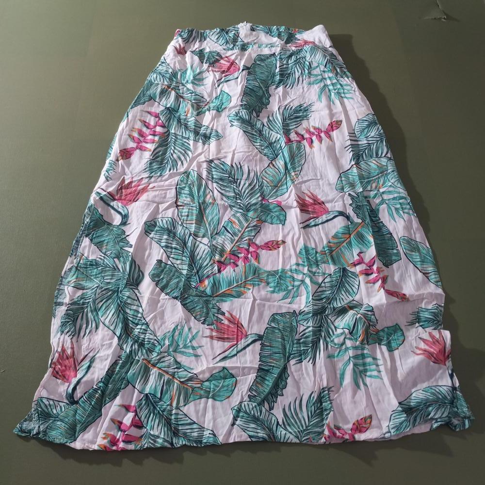 Saia Midi fundi claro estampa floral tam P 36 Medidas na Descrição | Roupas femininas Masculinas SECOND HAND customização upcycles Novas e Usados Brecho Desapego TemnaDVT Mix Bazar