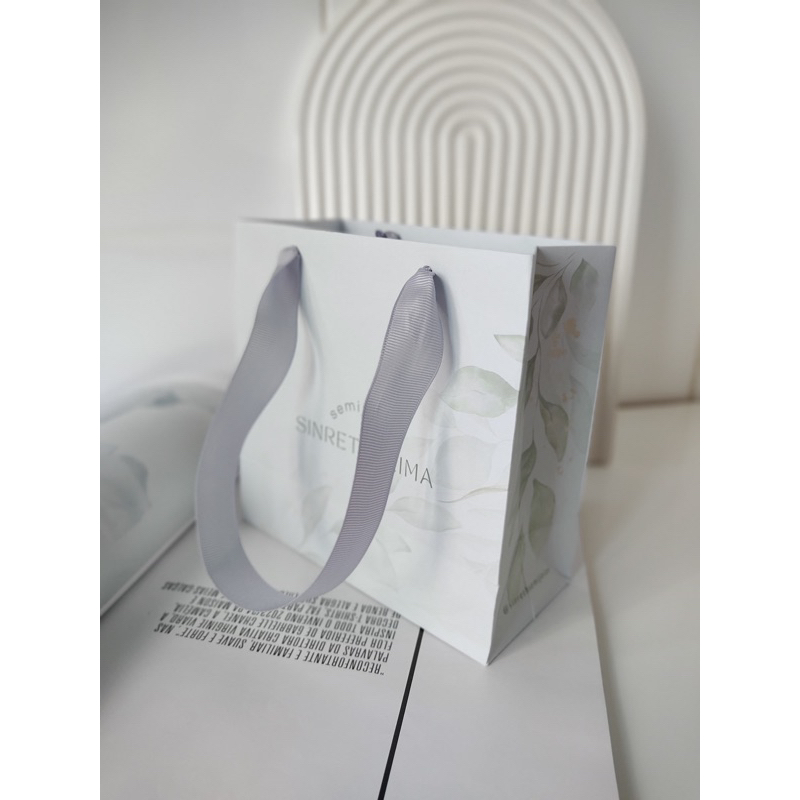 kit com 30 sacolas personalizadas 15x15x7 com logo em papel offset 180 g em Oferta na Shopee