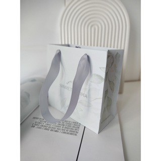 kit com 30 sacolas personalizadas 15x15x7 com logo em papel offset 180 g em Oferta na Shopee