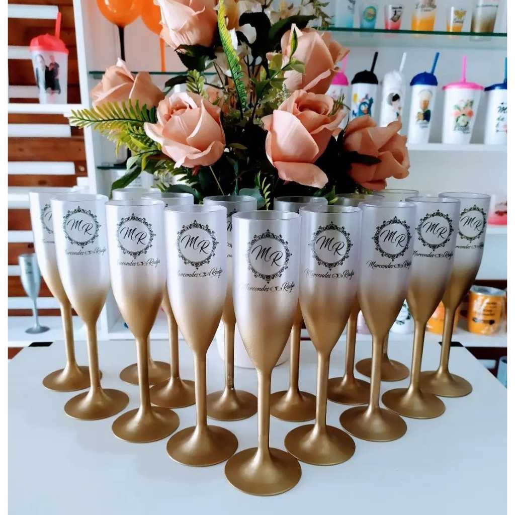 kit com 50 taças chandon em degradê personalizadas para casamento, formatura, aniversário de 15 anos e demais  eventos.