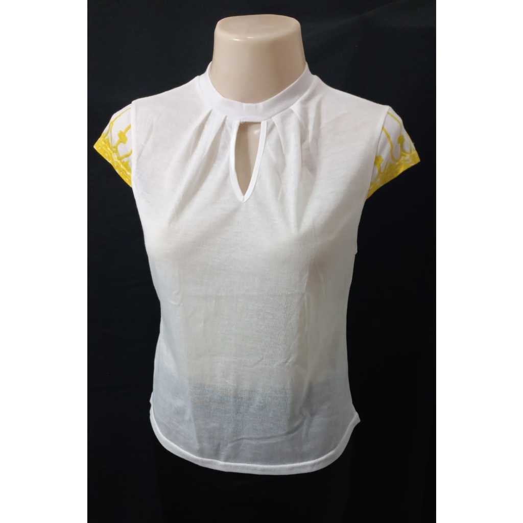 FS 780 - Camiseta blusa feminina na cor creme, confeccionada em malha de poliéster, tamanho 2XL (veste M)