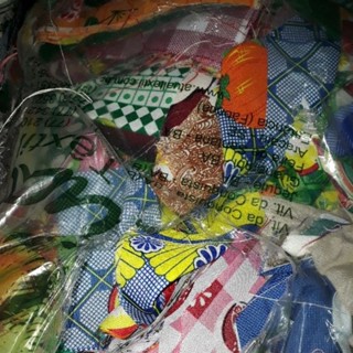 doação...compre 1 quilo e receba 4 quilos de retalhinhos para fuchicos/ bordado/ artesanato /tapetes de biquinho , bordados,pachok