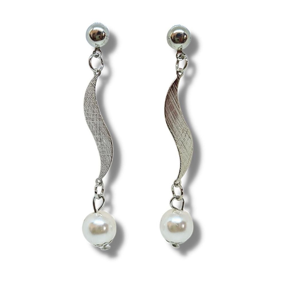 Par de Brincos Feminino em Aço Inoxidável Longo Prateado Ornamento de Pérola Genérica e Pingente — R$ 22,11 em Shopee