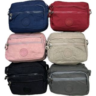 Bolsa feminina pequena à prova d