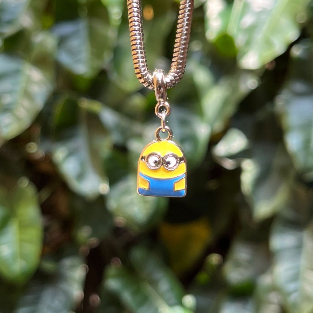 Berloque charm minion filme estilo pandora vivara life