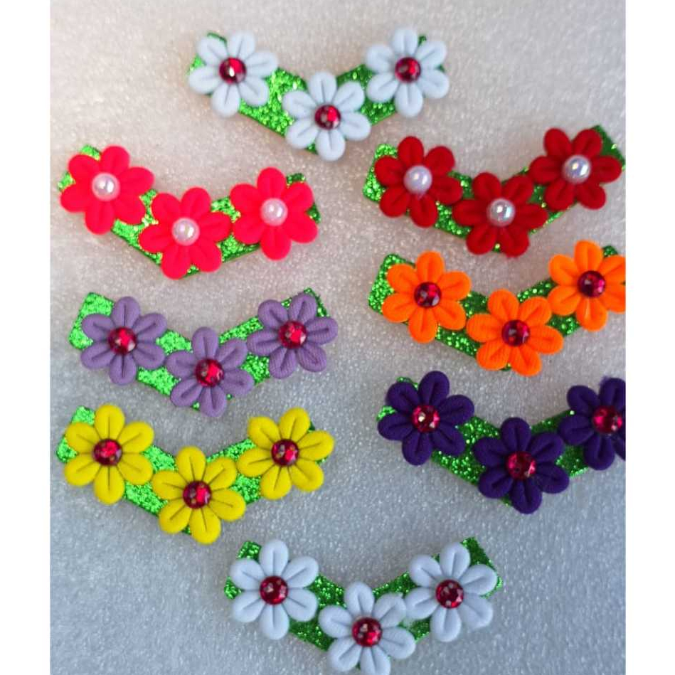 Laçinho Pet Adesivo com 10 unidades Tiara de flores para Pet Shop e Banho e Tosa Laço adesivado para pelo Curto