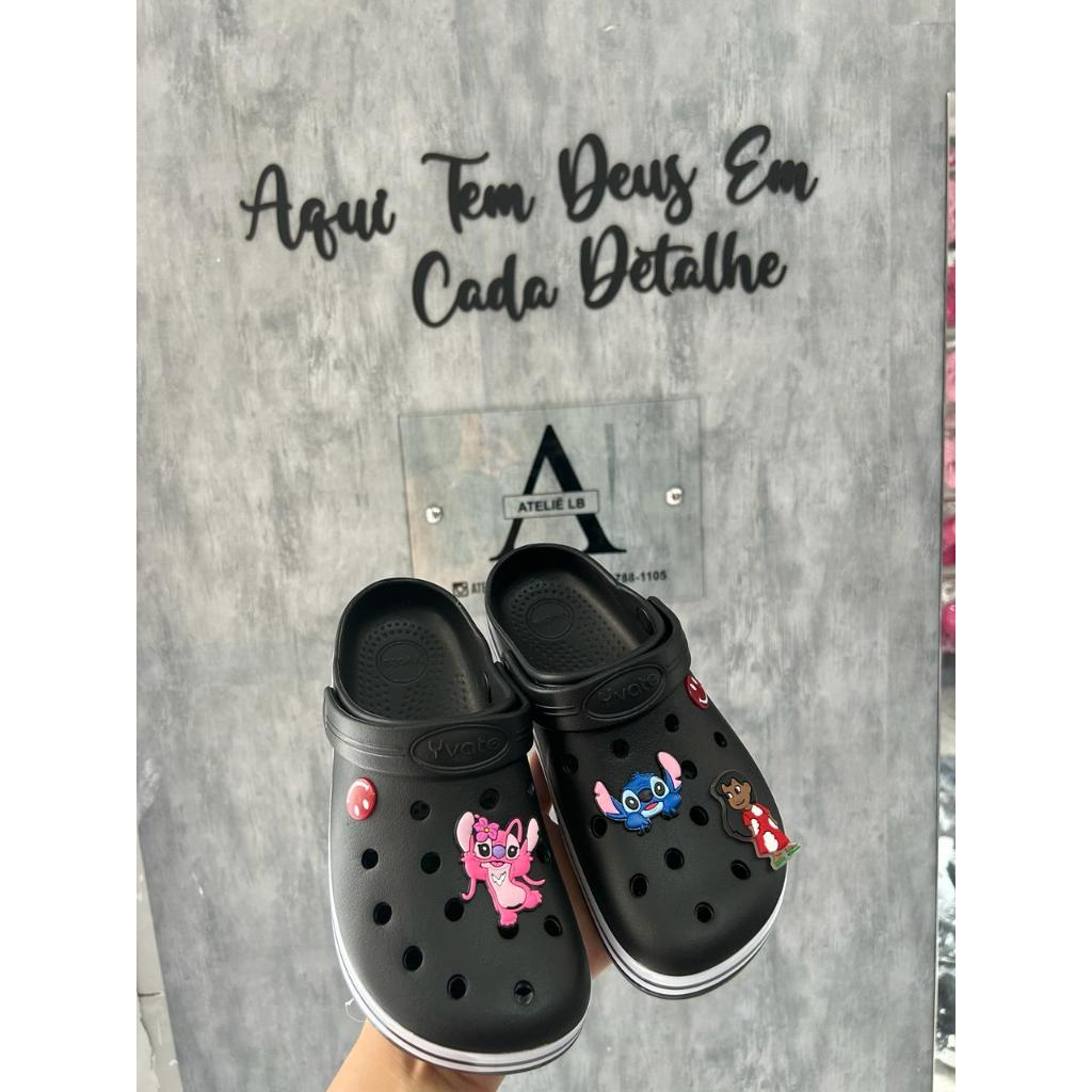 BABUCHE PLATAFORMA PERSONALIZADO COM LILO STITCH 3 PINGENTES